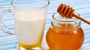Kefir con mel para un tratamento rexuvenecedor da pel das mans